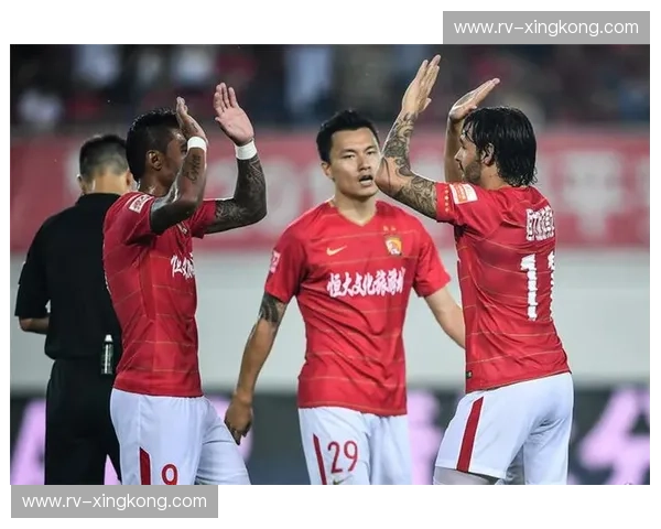 中超巅峰奏鸣曲：恒大与鲁能的红橙激荡，这场直播你不容错过